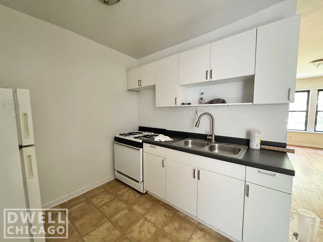 Building Photo - 2342 N Spaulding Ave