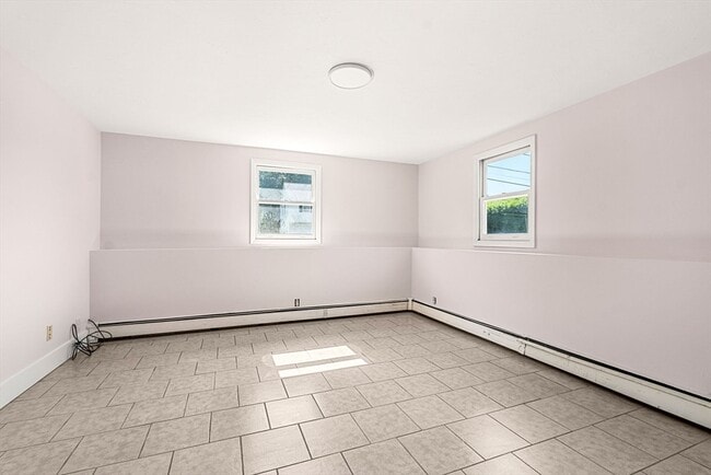 Building Photo - 14 N Glenway Ave