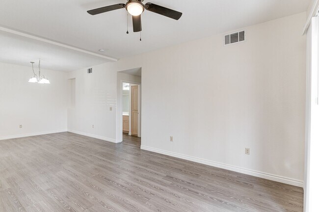 Building Photo - Spacious and Stylish Green Valley First-Floor Unit!!