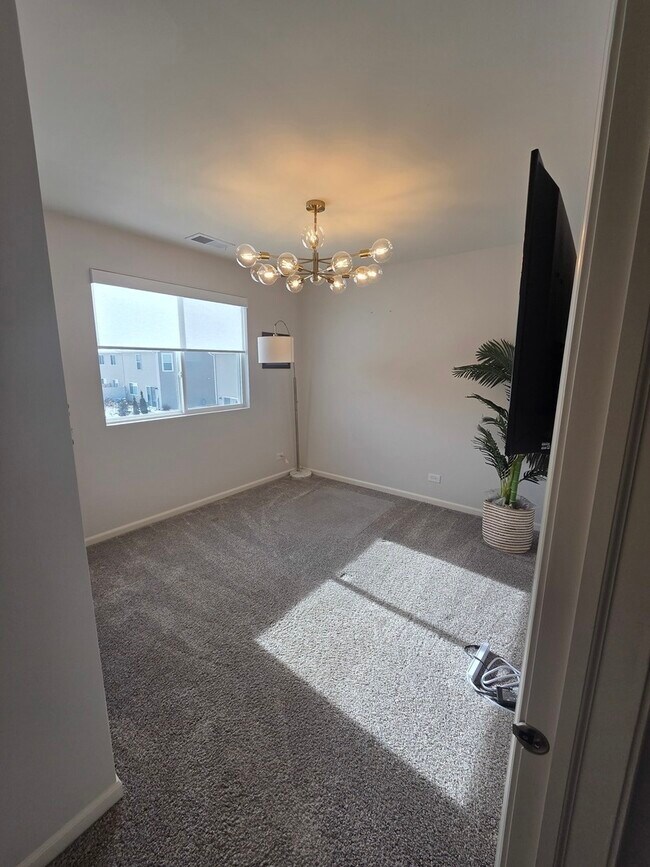 Building Photo - 719 Wellington Ln