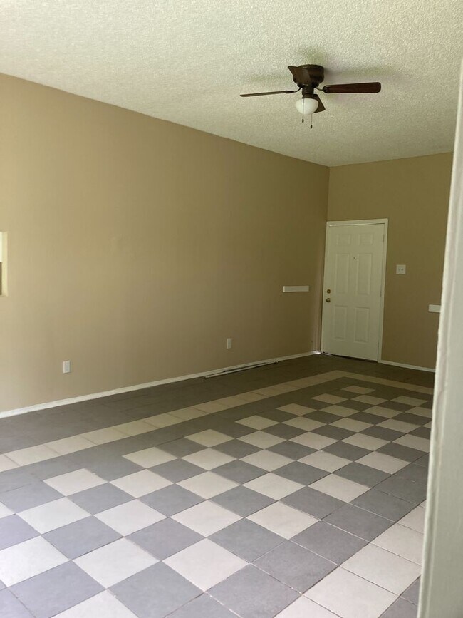 Building Photo - 12710 Redfern Dr