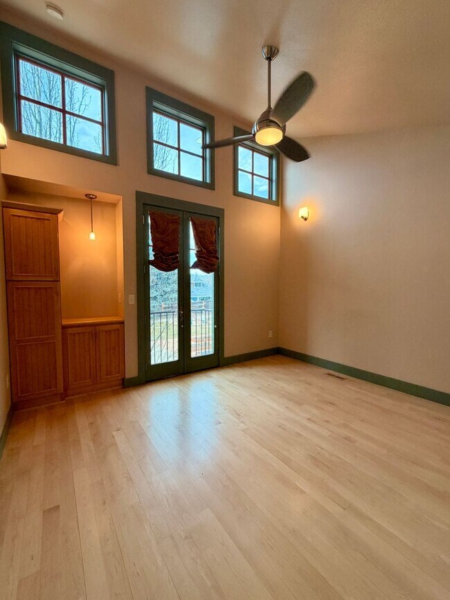 Building Photo - ABSOLUTELY BEAUTIFUL 4-Bedroom Townhome in the Highly Sought-After Prospect Neighborhood!