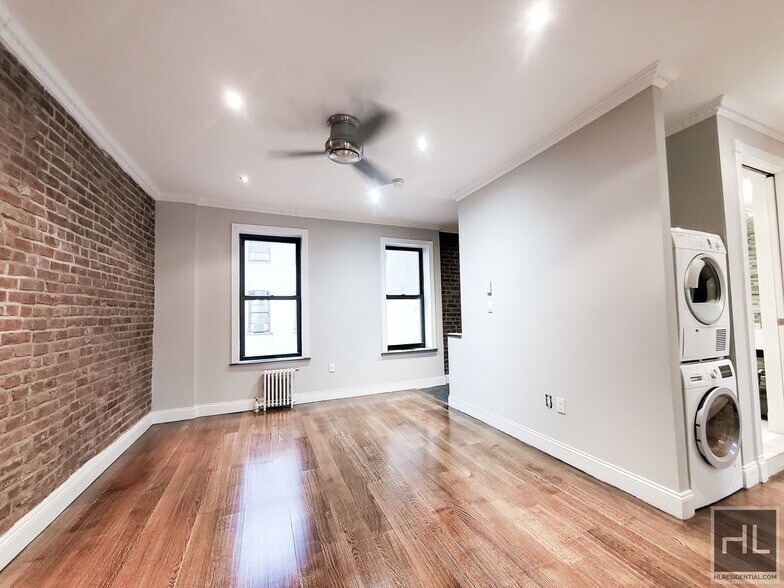 Building Photo - E 100TH ST.