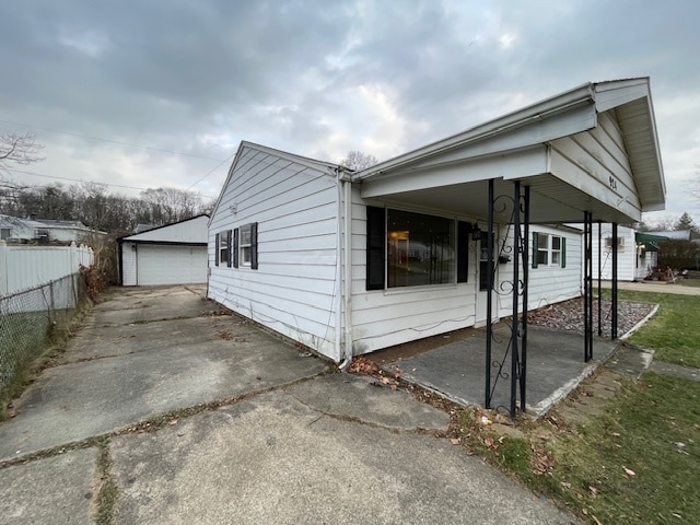 Building Photo - 924 E Chippewa Ave