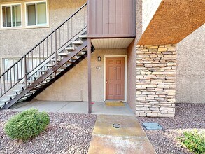 Building Photo - 3 BEDROOM, 2 BATH DOWNSTAIRS CONDO IN GUAR...
