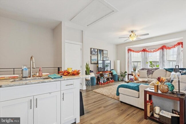 Building Photo - 641 E High St