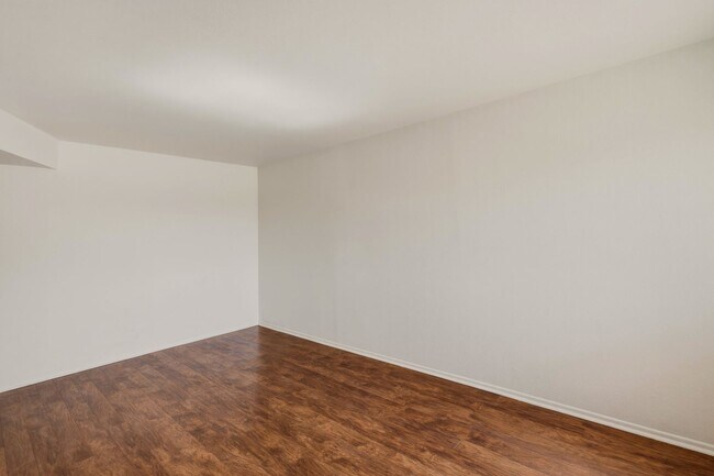 Building Photo - 45 N Phyllis