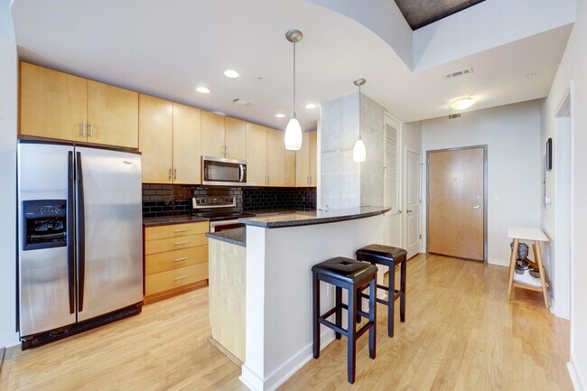 Building Photo - 360 Nueces St