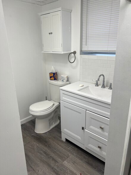 Building Photo - 32 Midvale Ave