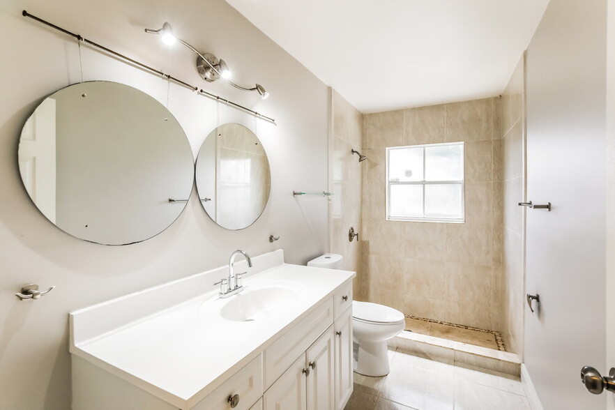 Building Photo - 210 NW 207th Way