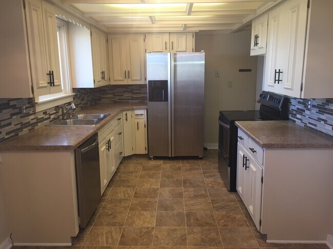 Building Photo - 3882 N Hartford Dr