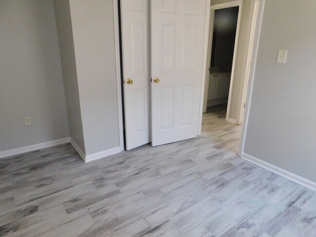 Building Photo - Nice 3 bed 2 bath home