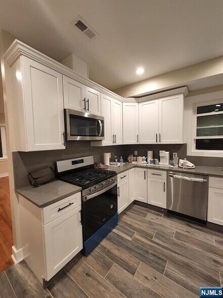 Building Photo - 229 E 24th St