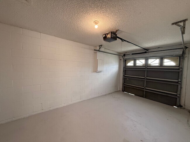 Building Photo - 178 Dahlia Village Cir