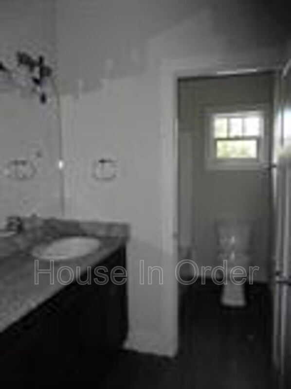 Building Photo - 10 Manatee Ct