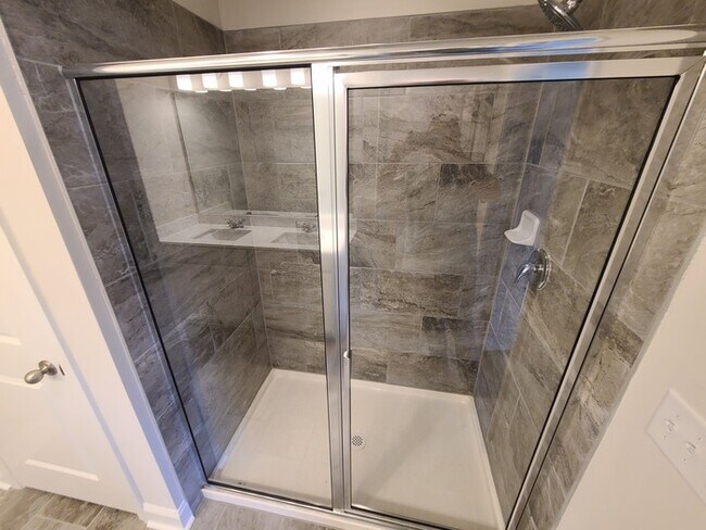Building Photo - 3 Bed and 3 Bath Brand new ready for move-...