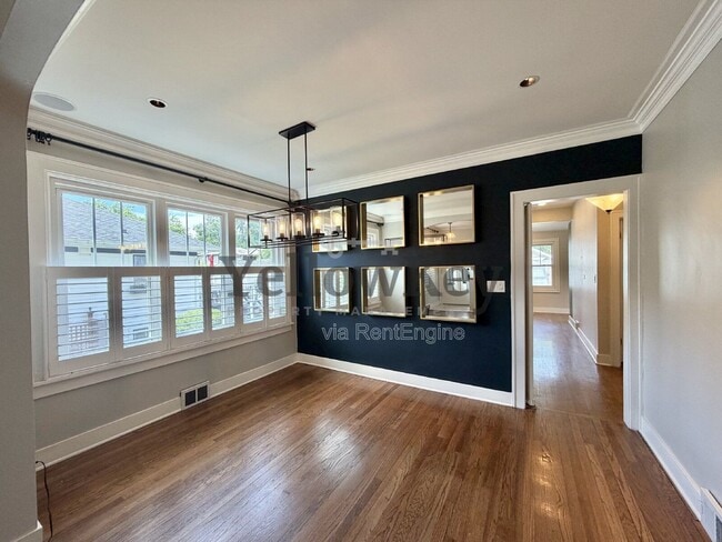 Building Photo - 376 Hill Ave