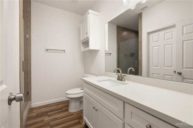 Building Photo - 21 E Viviana St