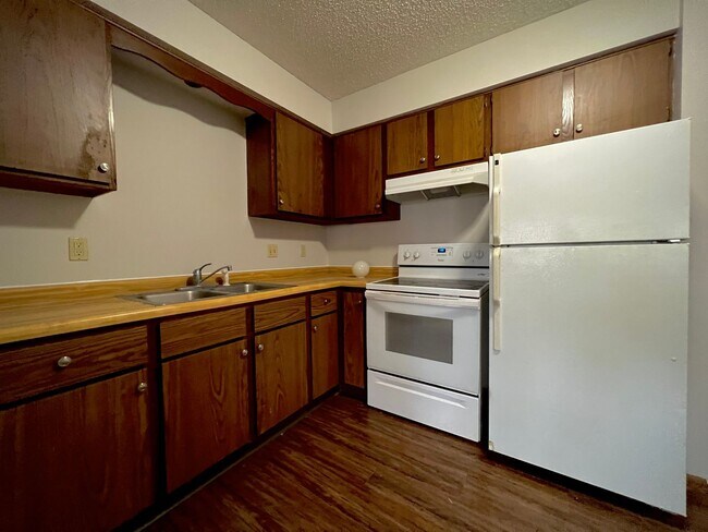 Building Photo - Chester Estates