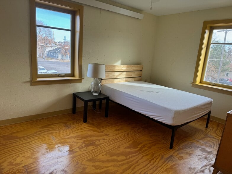 Main bedroom - 2915 2nd Ave S