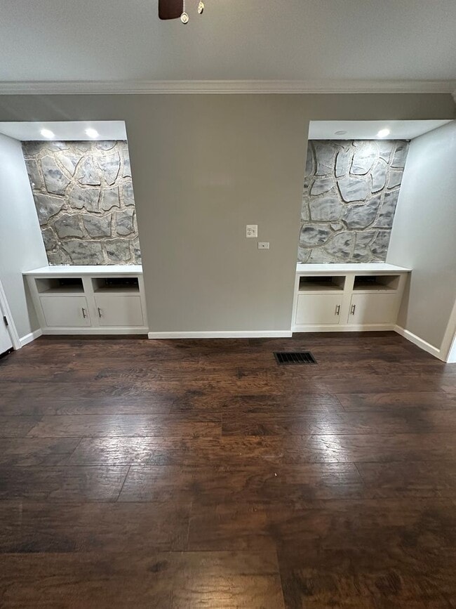 Building Photo - 1007 Lake Ave