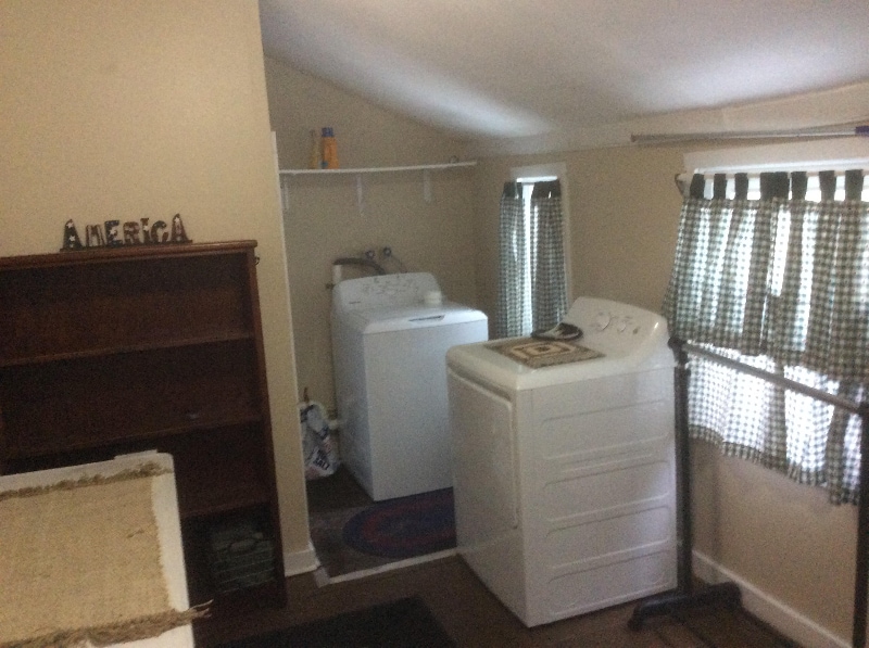 Building Photo - 39 Oakland St