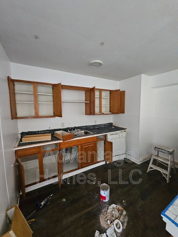 Building Photo - 11214 Crystal Ave