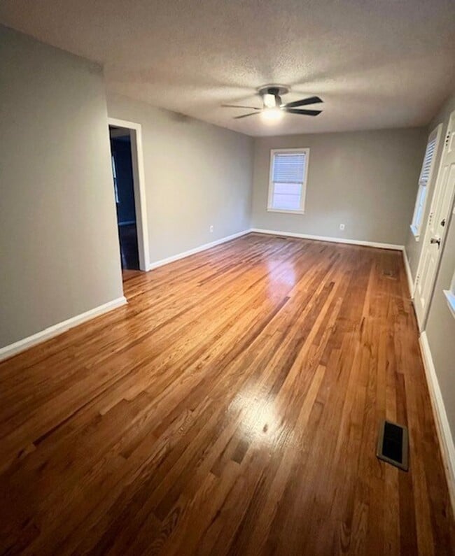 Building Photo - 205 Clyde Ave N