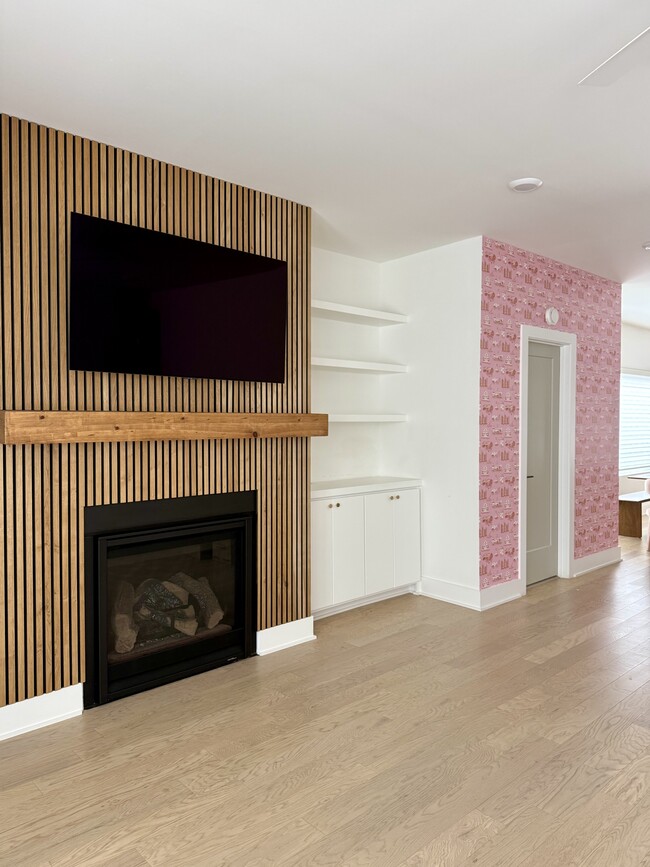 Building Photo - 904 Cahal Ave