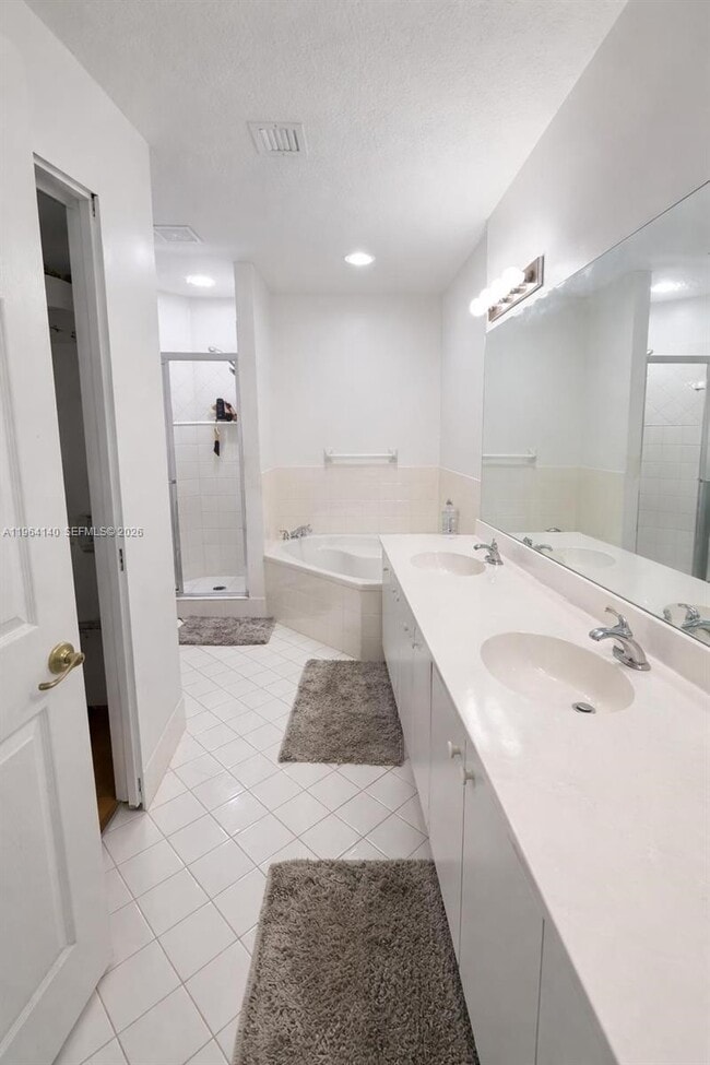 Building Photo - 5724 NW 112th Pl