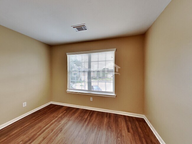 Building Photo - 10006 Tulip Trails Ct