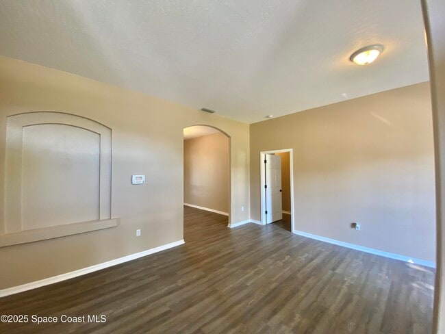 Building Photo - 765 Conestee Dr