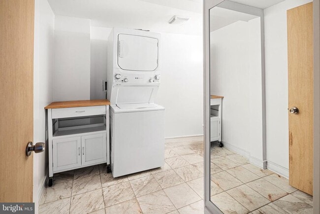 Building Photo - 810 N Hancock St