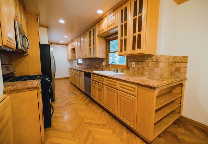 Building Photo - 1115 N Garfield Ave