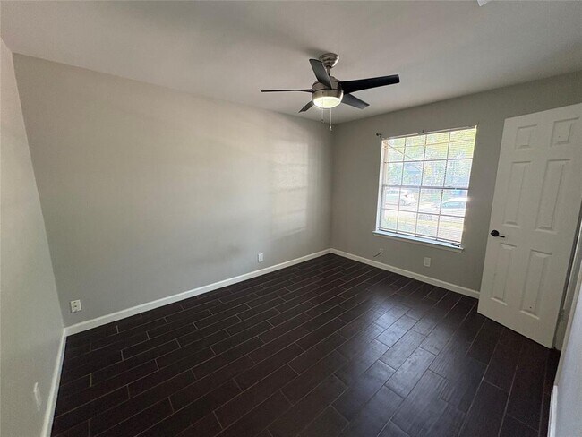 Building Photo - 307 Ridgewood Dr