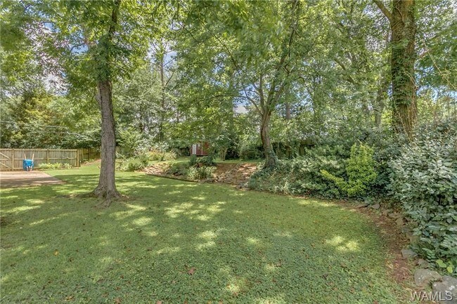 Building Photo - 401 Riverdale Dr