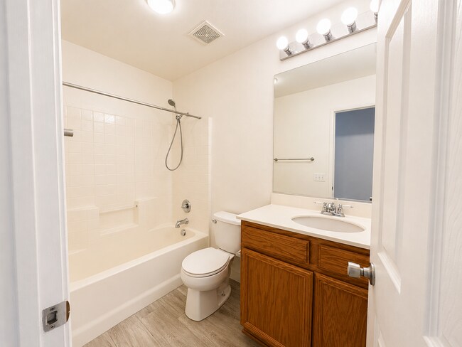 Building Photo - Beautifully Updated 5 Bedroom House with 3 Car Garage For Rent