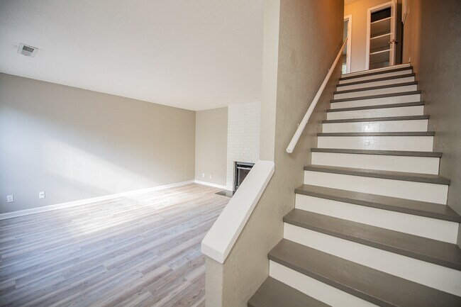 Building Photo - 1964 N Ball Ave