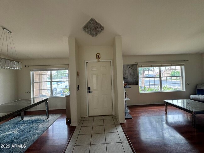 Building Photo - 820 N Owl Dr