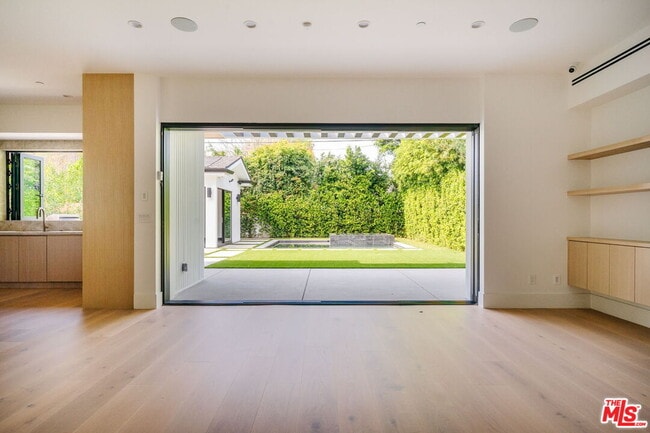 Building Photo - 4087 Kraft Ave