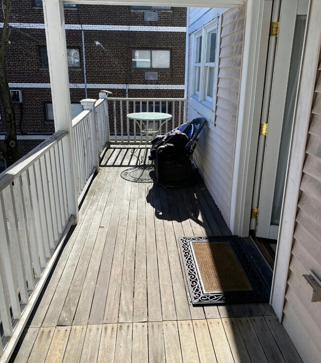 Building Photo - 2-Fl Duplex Available for June! 3-beds, 2.5 Baths