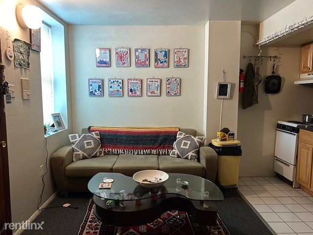 Building Photo - 330 Bainbridge St