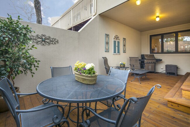 Building Photo - Breathtaking Three Bedroom Townhouse In The Pinery On The Golf Course