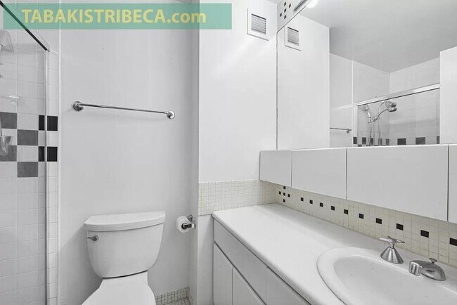 Building Photo - 303 Greenwich St