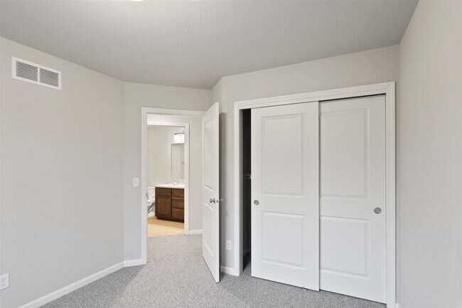 Building Photo - 5834 Lien Rd