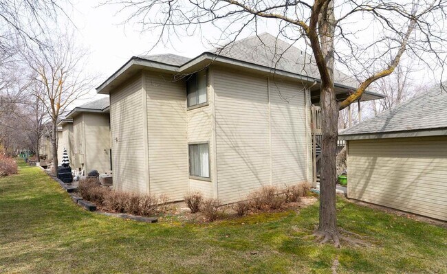 Building Photo - 3769 S Gekeler Ln