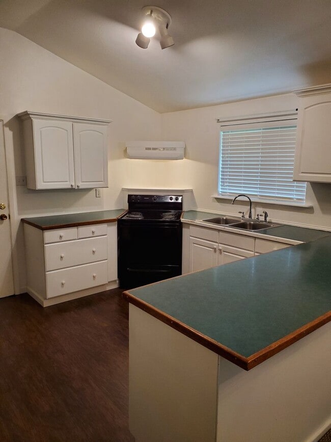 Building Photo - Country Style Home In Hansville