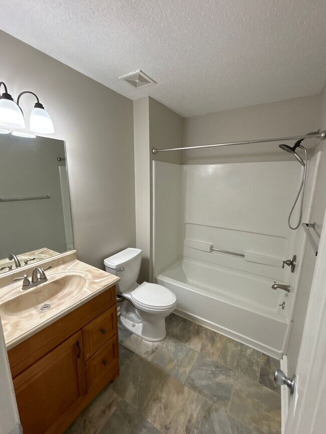 Building Photo - 1313 Crossgate Ct