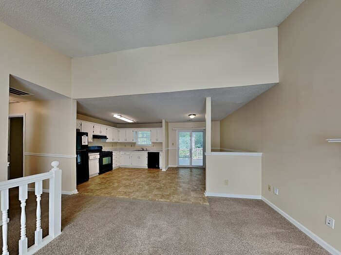 Building Photo - 114 Hampton Oaks Dr