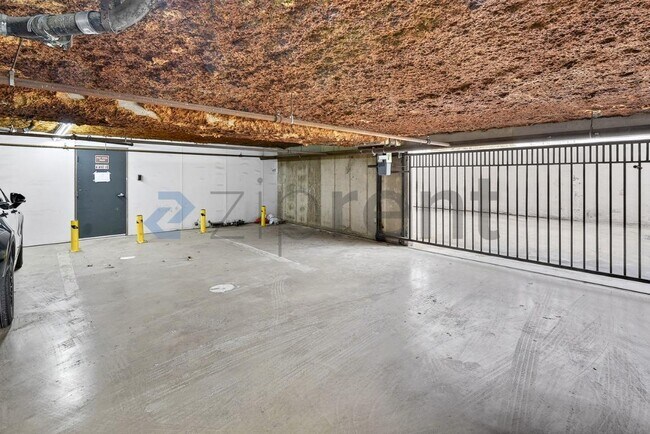 Building Photo - 4040 Avondale Ave